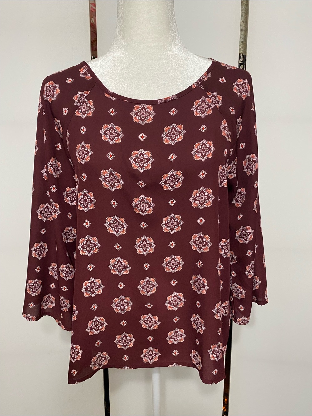 Papermoon‎ Maroon Floral Medallion Long-Sleeve Top Size M